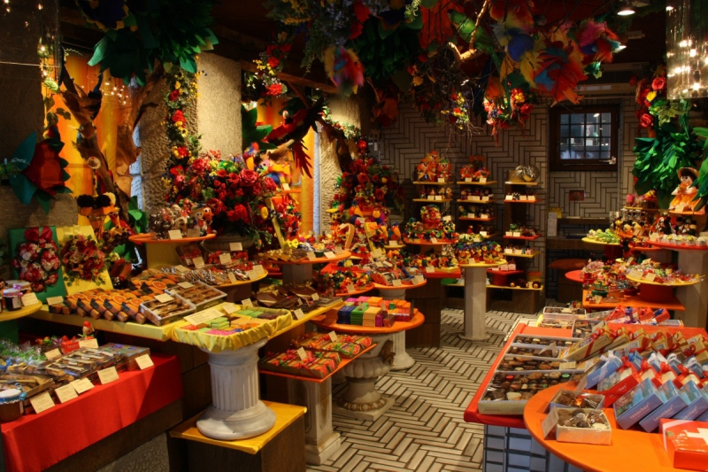 boutique-COLLOBRIERES-min_candy_store_chocolate_shop_chocolate_switzerland-393515